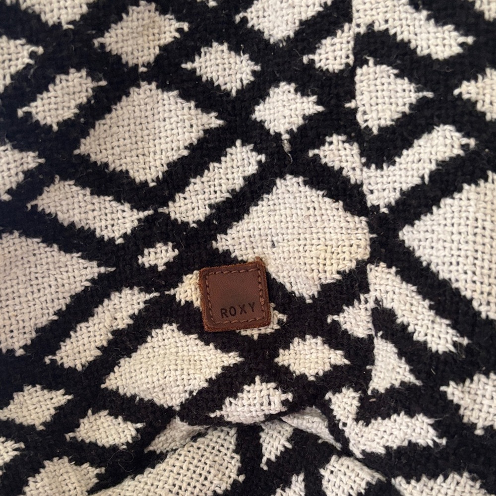 Roxy Black And White Geometric Patterned Women's … - image 2